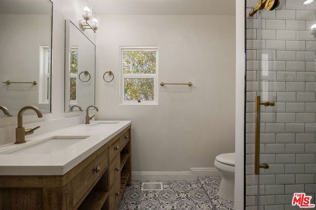3447 Primera Avenue, Los Angeles, CA 90068