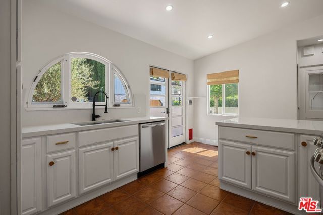 3447 Primera Avenue, Los Angeles, CA 90068