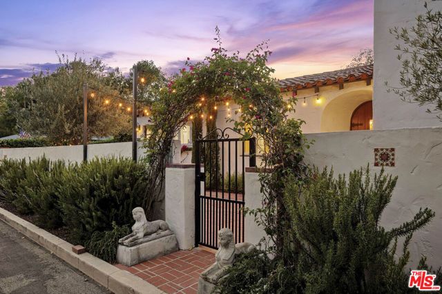 3447 Primera Avenue, Los Angeles, CA 90068