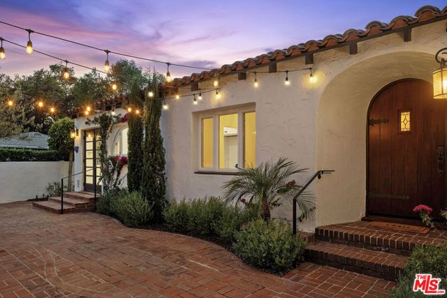 3447 Primera Avenue, Los Angeles, CA 90068