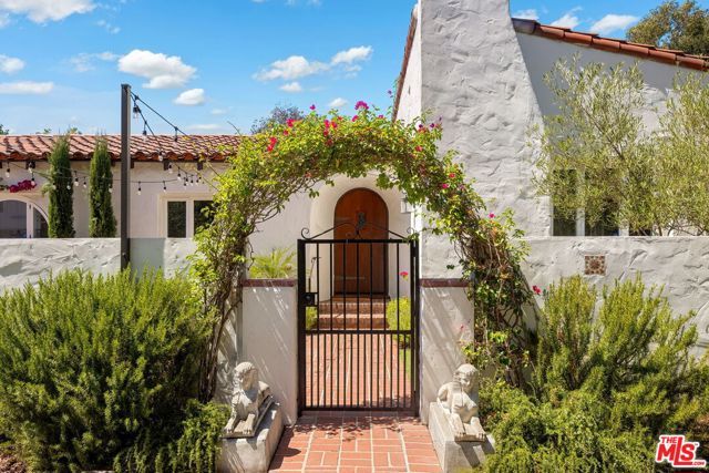 3447 Primera Avenue, Los Angeles, CA 90068