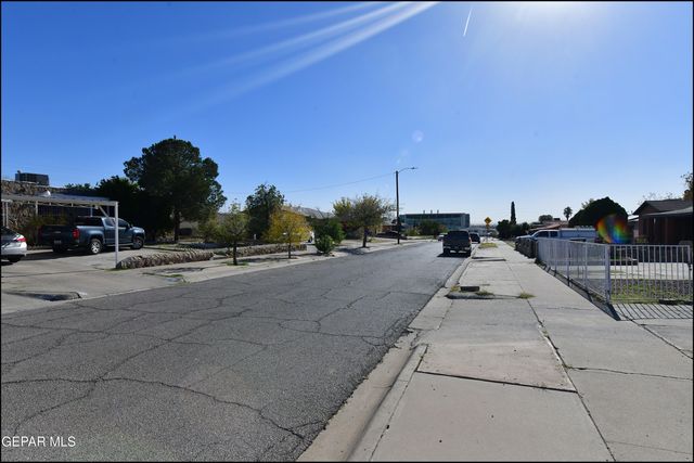 705 HUCKLEBERRY Street, El Paso, TX 79903