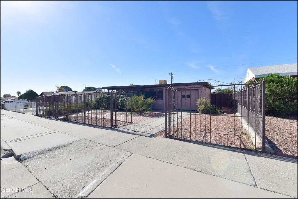 705 HUCKLEBERRY Street, El Paso, TX 79903