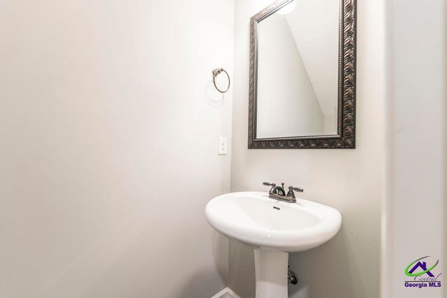 203 Amberley Court, Kathleen, GA 31047