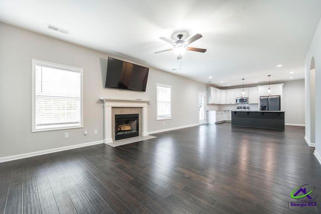 203 Amberley Court, Kathleen, GA 31047