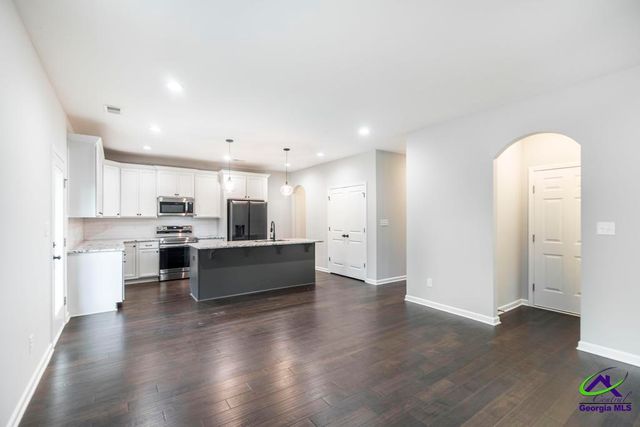 203 Amberley Court, Kathleen, GA 31047