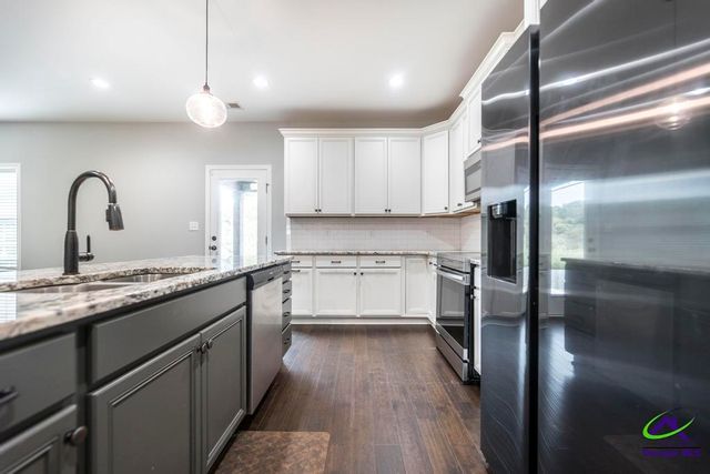 203 Amberley Court, Kathleen, GA 31047
