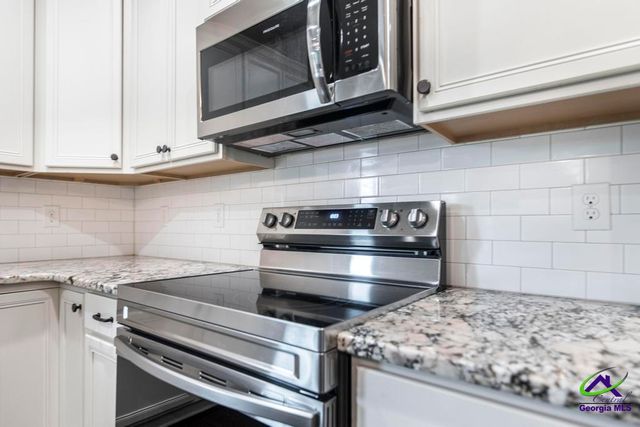 203 Amberley Court, Kathleen, GA 31047
