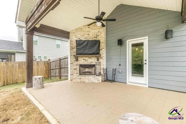 203 Amberley Court, Kathleen, GA 31047
