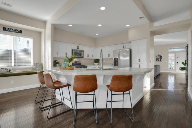 2500 Novi Dr, Riverbank, CA 95367