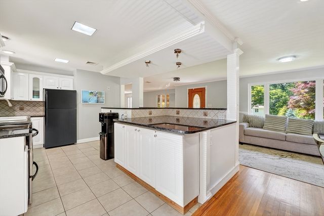 19 Sutcliffe Park, Newton, MA 02461