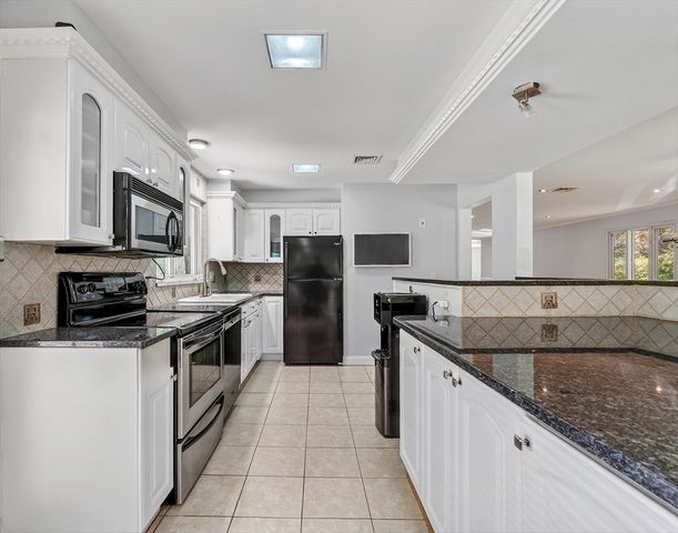 19 Sutcliffe Park, Newton, MA 02461