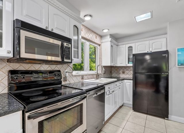 19 Sutcliffe Park, Newton, MA 02461