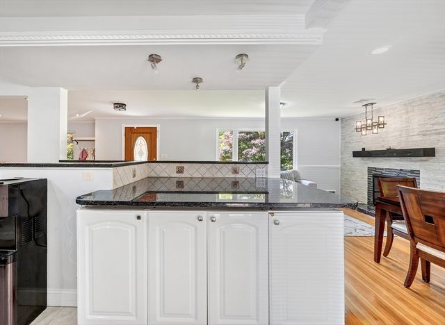 19 Sutcliffe Park, Newton, MA 02461