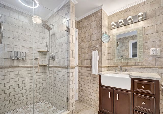 19 Sutcliffe Park, Newton, MA 02461