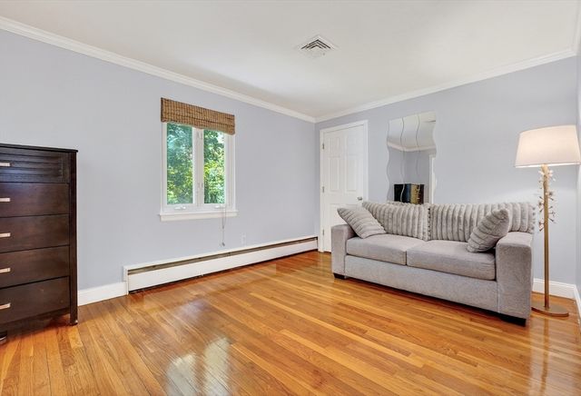 19 Sutcliffe Park, Newton, MA 02461