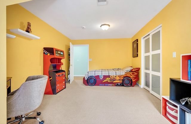 19 Sutcliffe Park, Newton, MA 02461