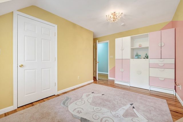 19 Sutcliffe Park, Newton, MA 02461