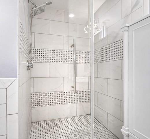19 Sutcliffe Park, Newton, MA 02461