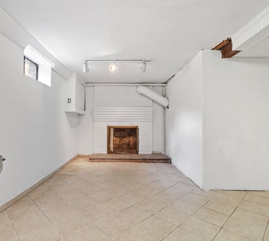 19 Sutcliffe Park, Newton, MA 02461