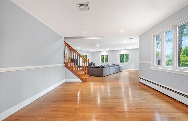 19 Sutcliffe Park, Newton, MA 02461
