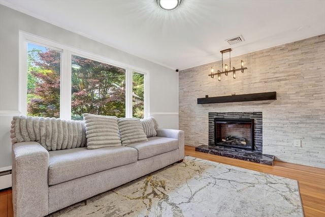 19 Sutcliffe Park, Newton, MA 02461