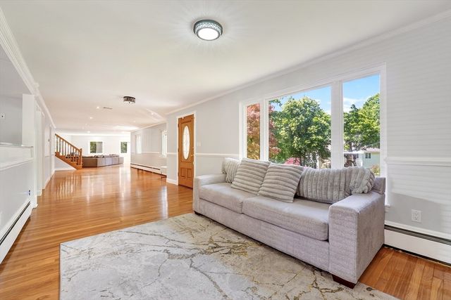 19 Sutcliffe Park, Newton, MA 02461