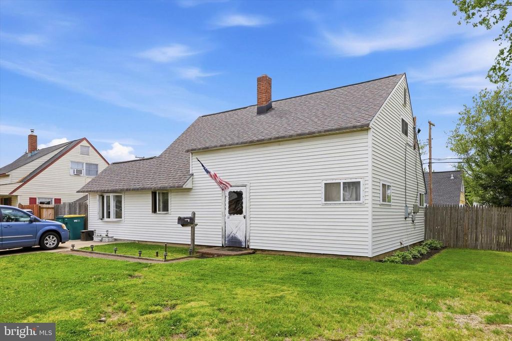 59 CORAL LN, Levittown, PA 19055