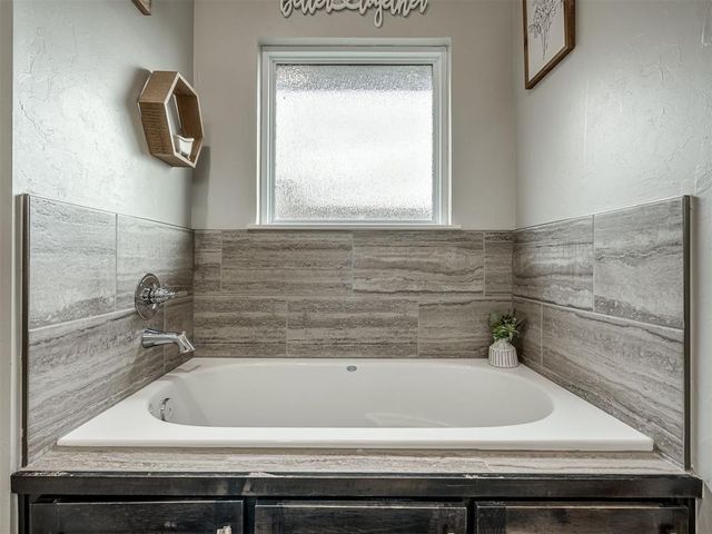 4424 Idylbreeze Drive, Oklahoma City, OK 73179