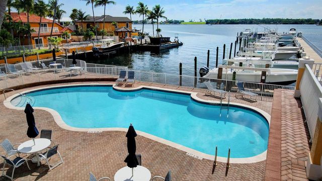 117 Harbors Way, Boynton Beach, FL 33435