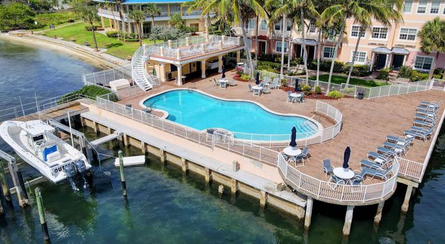 117 Harbors Way, Boynton Beach, FL 33435