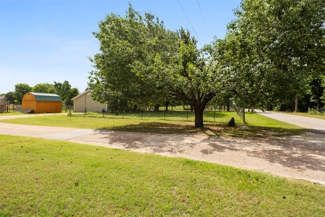 5729 County Road 402, Grandview, TX 76050