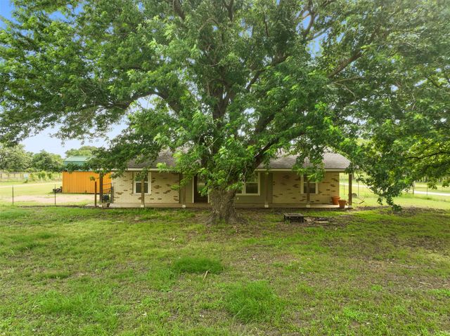 5729 County Road 402, Grandview, TX 76050
