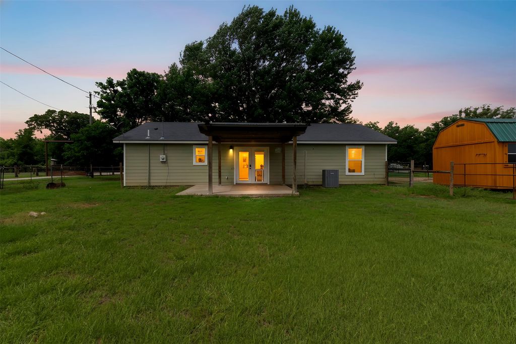5729 County Road 402, Grandview, TX 76050