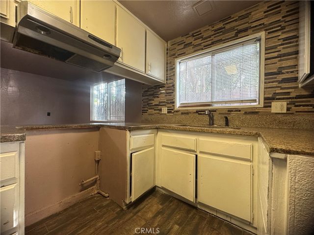 2200 E 105th, Los Angeles, CA 90007