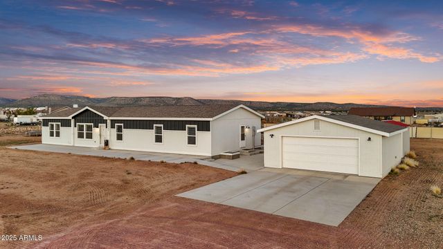 26243 N VINEYARD Lane, Paulden, AZ 86334