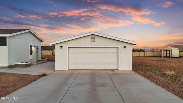 26243 N VINEYARD Lane, Paulden, AZ 86334