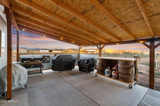 26243 N VINEYARD Lane, Paulden, AZ 86334