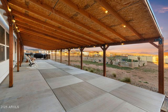 26243 N VINEYARD Lane, Paulden, AZ 86334