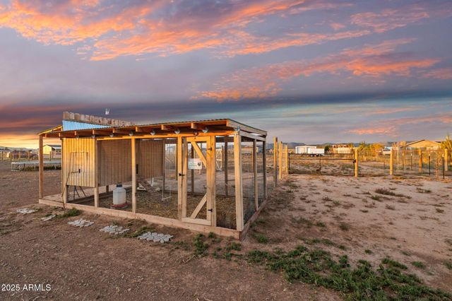 26243 N VINEYARD Lane, Paulden, AZ 86334