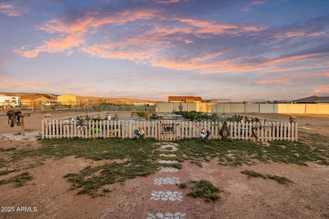 26243 N VINEYARD Lane, Paulden, AZ 86334