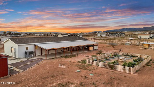 26243 N VINEYARD Lane, Paulden, AZ 86334