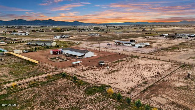 26243 N VINEYARD Lane, Paulden, AZ 86334
