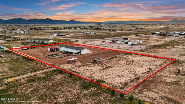 26243 N VINEYARD Lane, Paulden, AZ 86334