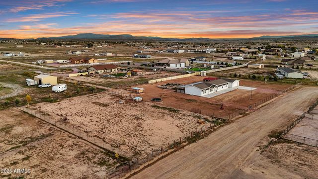 26243 N VINEYARD Lane, Paulden, AZ 86334