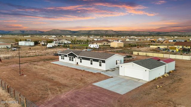 26243 N VINEYARD Lane, Paulden, AZ 86334