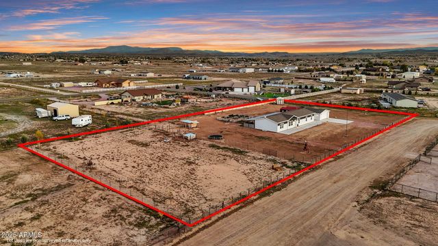 26243 N VINEYARD Lane, Paulden, AZ 86334