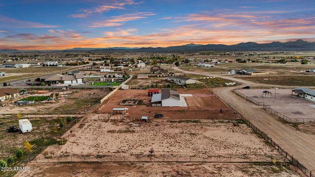 26243 N VINEYARD Lane, Paulden, AZ 86334