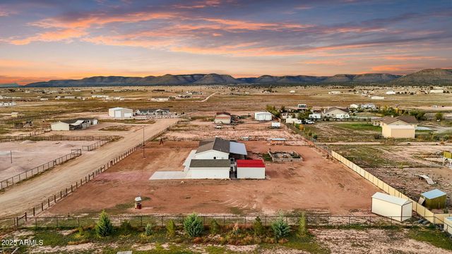 26243 N VINEYARD Lane, Paulden, AZ 86334