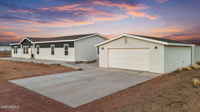 26243 N VINEYARD Lane, Paulden, AZ 86334